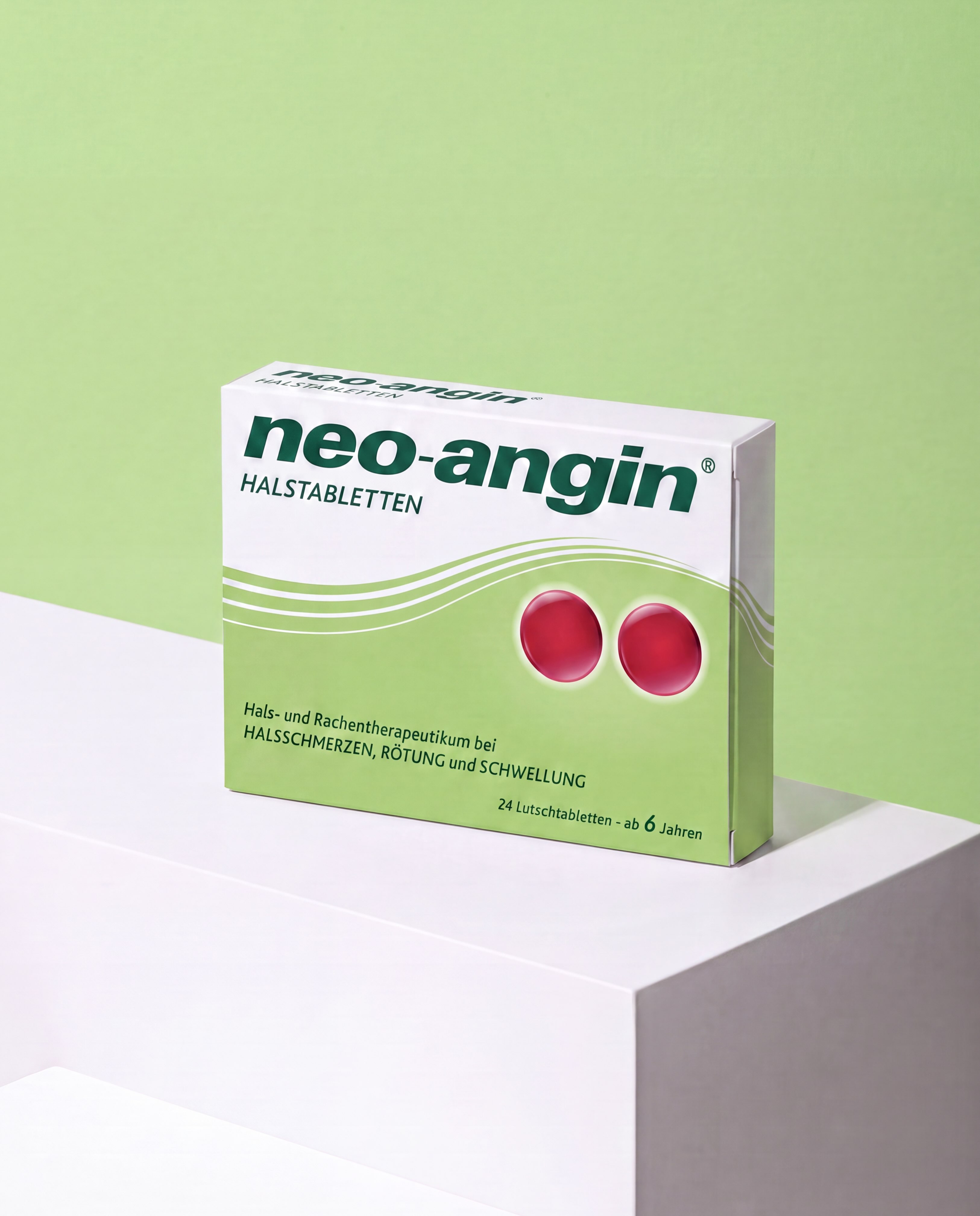 Wenn der Hals kratzt, muss die Wahl im Regal klar sein. 💊 Neo-angin hatte über die Jahre viele Produkte – von Klassik über Akut bis Junior. Wir haben diese gewachsene Range geordnet und zu einem klaren Auftritt zusammengeführt. Im Zentrum steht jetzt eine starke Leitidee: die Welle im Hintergrund. Sie macht die schnelle, angenehme Linderung sichtbar und verbindet die ganze Familie – vom sanften Grün für die Klassiker über das kräftige Rot für Akut bis zur rosa Welt für Junior-Produkte. Für mehr Einblicke ins Projekt -> Link in der Bio. #packagingdesign #pharma #branding #neurobranding #metamotivation