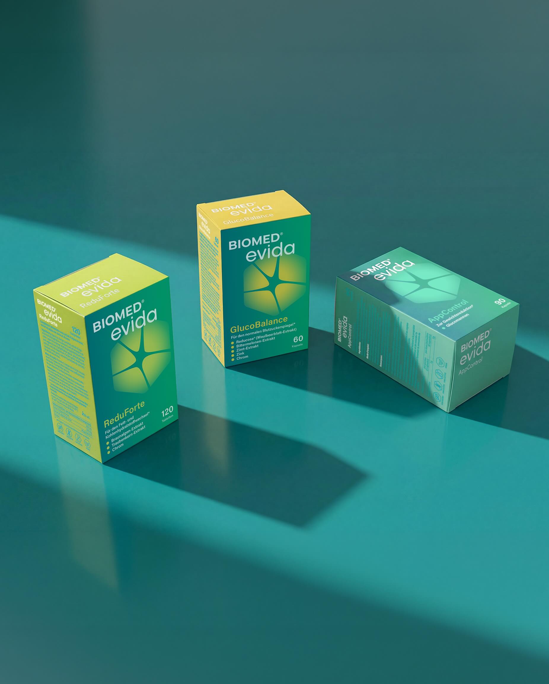 Eine Marke, die man schon im Regal spürt. Gemeinsam mit Biomed haben wir eine neue Dachmarke für Prävention und Stoffwechselgesundheit entwickelt – für Menschen, die sich bis ins hohe Alter Energie und Vitalität bewahren möchten. Im Packaging treffen drei prägende Elemente aufeinander: ein markantes Hexagon, ein lebendiger Grünverlauf, der medizinische Seriosität mit Dynamik verbindet, und ein Key Visual voller Leichtigkeit. So wird wissenschaftliche Kompetenz nahbar. Danke an @biomed.ch für das Vertrauen und die tolle Zusammenarbeit!